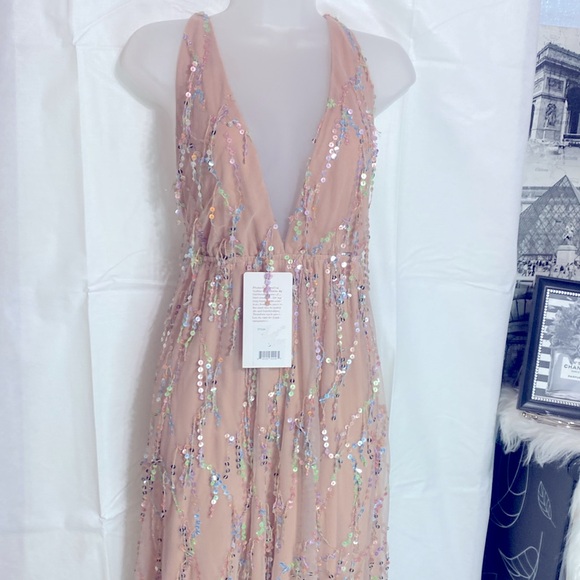 Sexy V-Neck Sleeveless Sweep Train Tulle Dress With Slit. 💃🏻❤️ - Picture 3 of 3